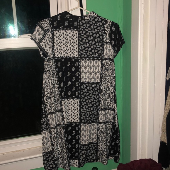 Muli Patterned Pink Rose t-shirt Dress - Picture 4 of 5